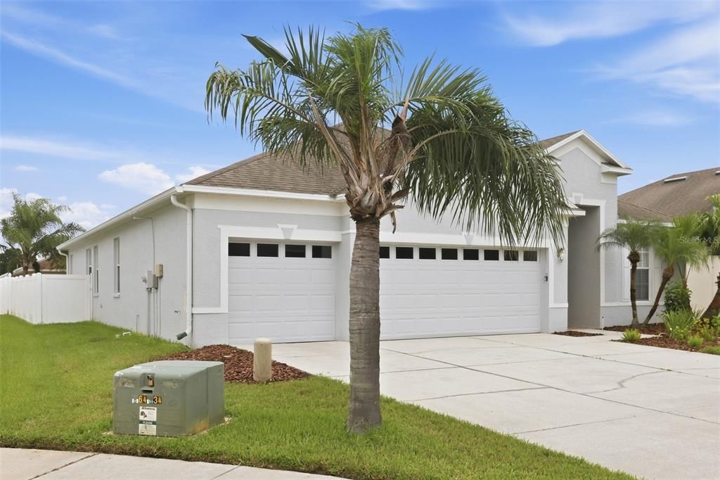 For Sale: $469,900 (4 beds, 3 baths, 2300 Square Feet)