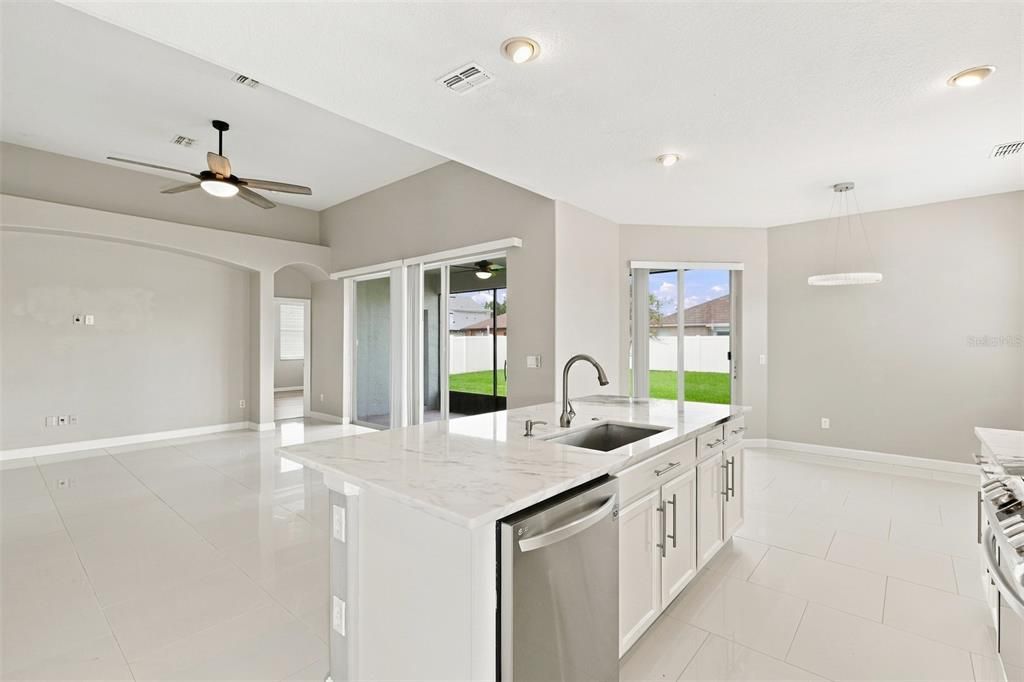 For Sale: $469,900 (4 beds, 3 baths, 2300 Square Feet)