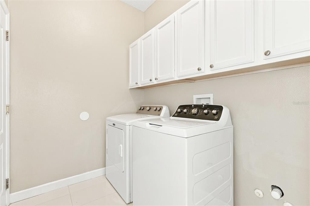 For Sale: $469,900 (4 beds, 3 baths, 2300 Square Feet)