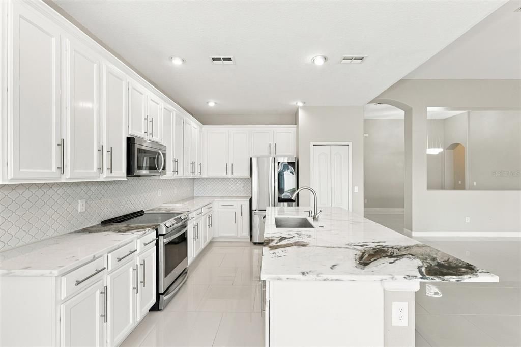 For Sale: $469,900 (4 beds, 3 baths, 2300 Square Feet)