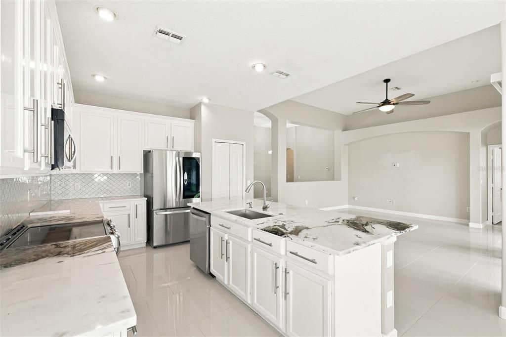 For Sale: $469,900 (4 beds, 3 baths, 2300 Square Feet)