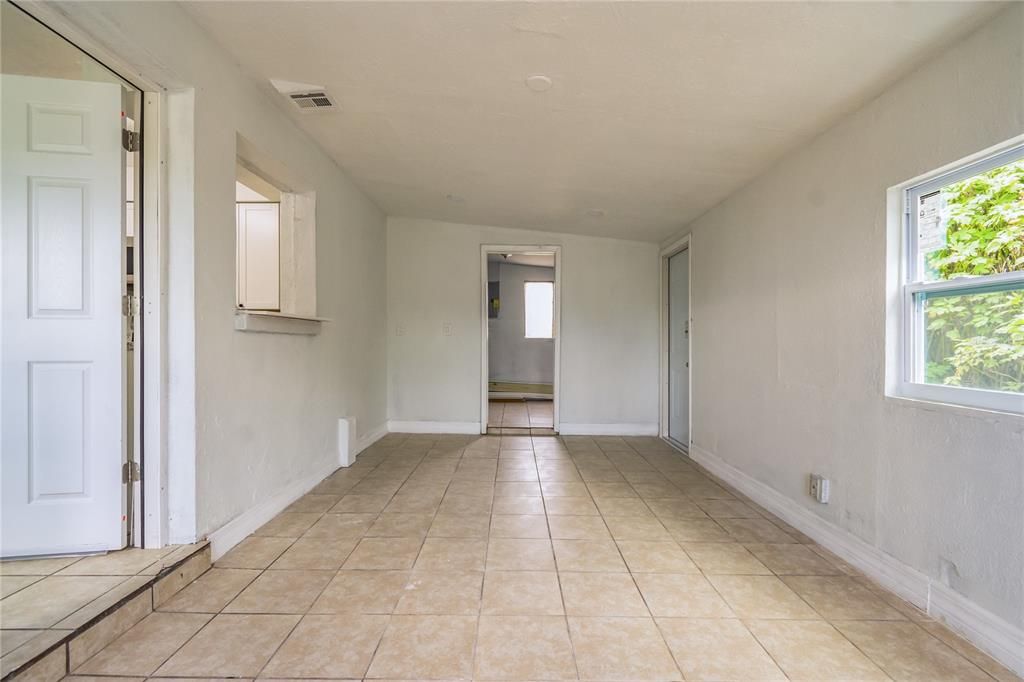 For Sale: $240,000 (3 beds, 1 baths, 1440 Square Feet)