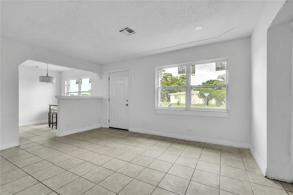 For Sale: $240,000 (3 beds, 1 baths, 1440 Square Feet)