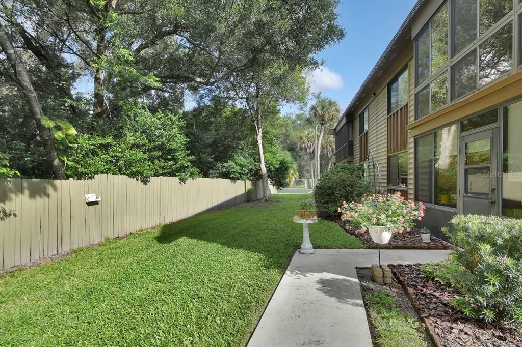 For Sale: $179,900 (2 beds, 2 baths, 1156 Square Feet)
