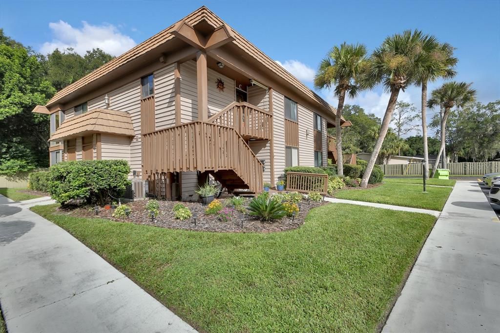 For Sale: $179,900 (2 beds, 2 baths, 1156 Square Feet)