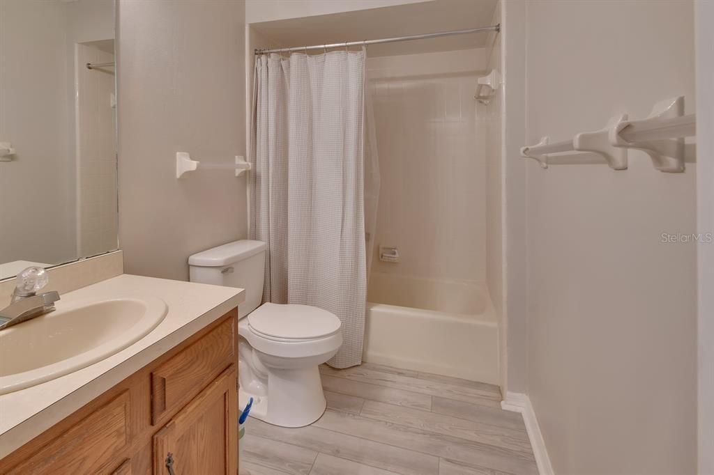 For Sale: $179,900 (2 beds, 2 baths, 1156 Square Feet)