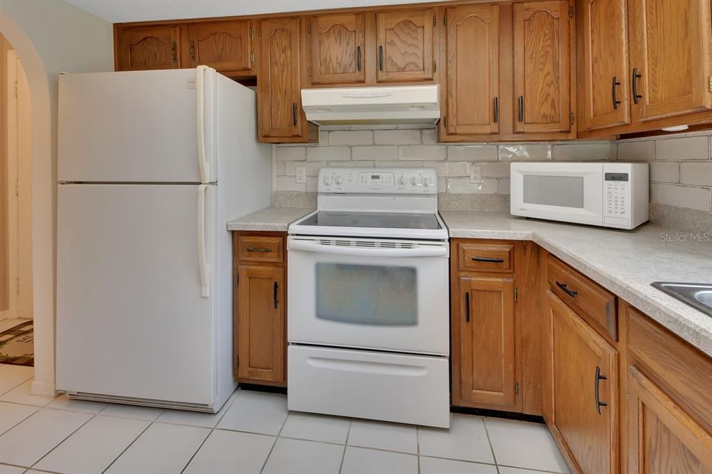 For Sale: $179,900 (2 beds, 2 baths, 1156 Square Feet)