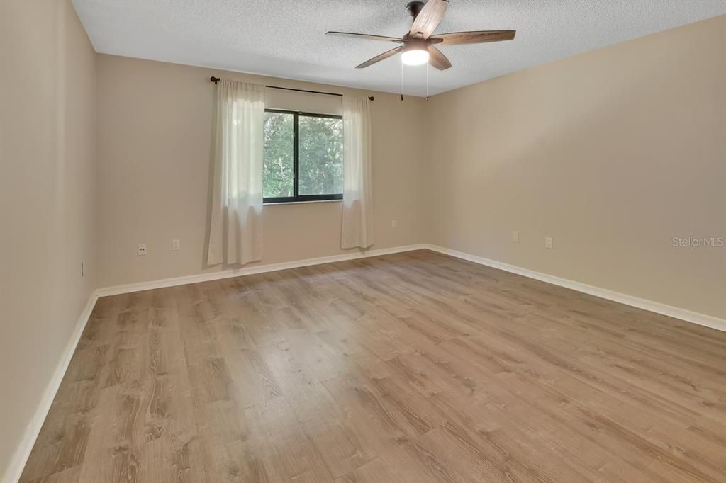 For Sale: $179,900 (2 beds, 2 baths, 1156 Square Feet)