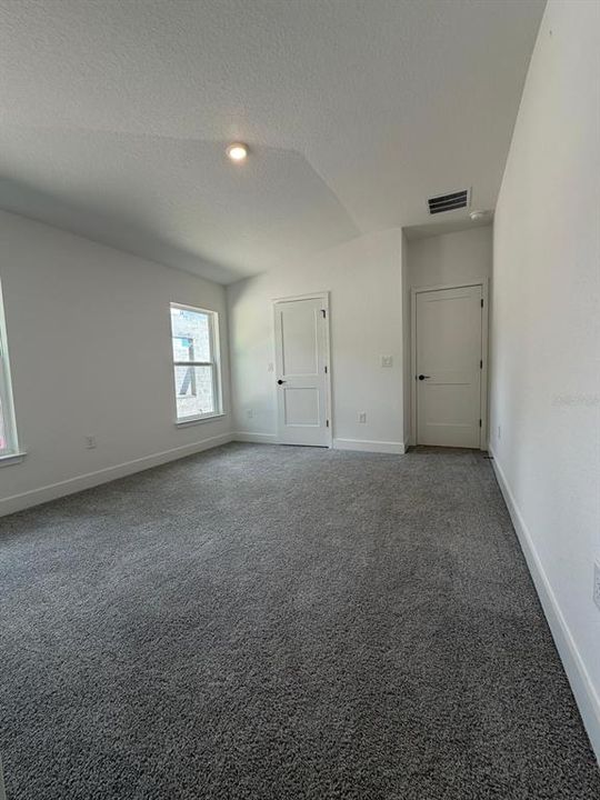 For Rent: $2,500 (3 beds, 2 baths, 1415 Square Feet)