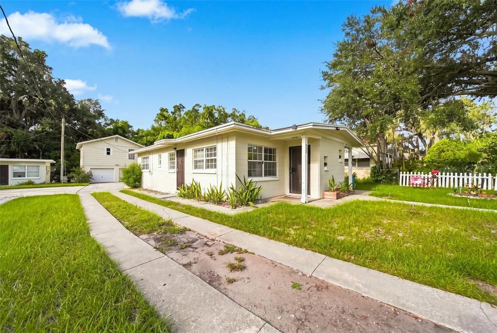 For Sale: $1,049,000 (6 beds, 0 baths, 3686 Square Feet)