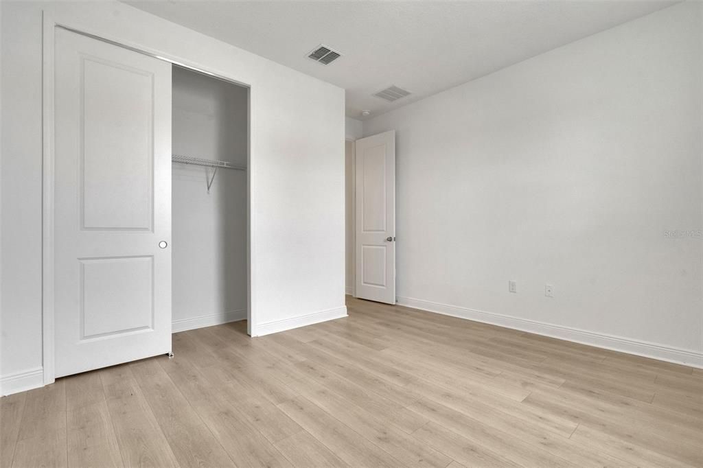 Под контрактом: $539,990 (5 спален, 3 ванн, 3076 Квадратных фут)