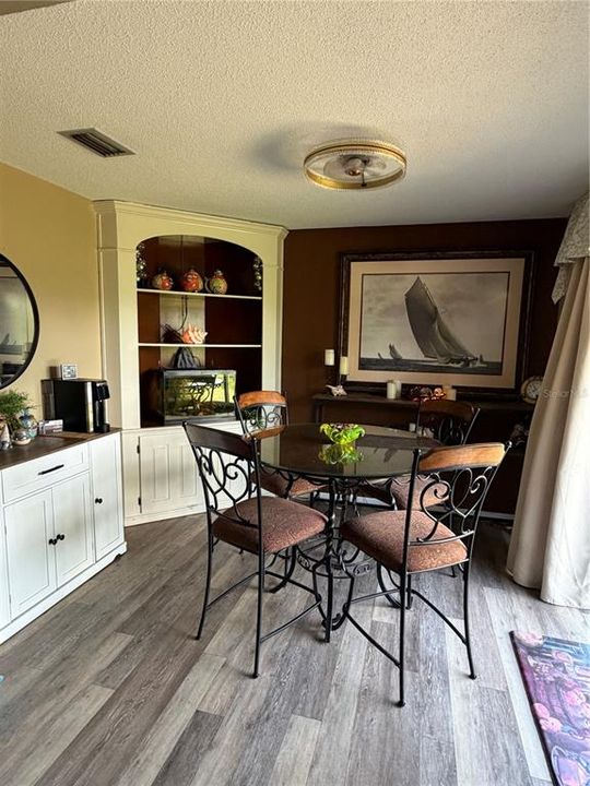 For Sale: $292,000 (2 beds, 3 baths, 1452 Square Feet)