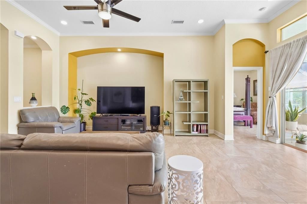 For Sale: $600,000 (4 beds, 3 baths, 2290 Square Feet)