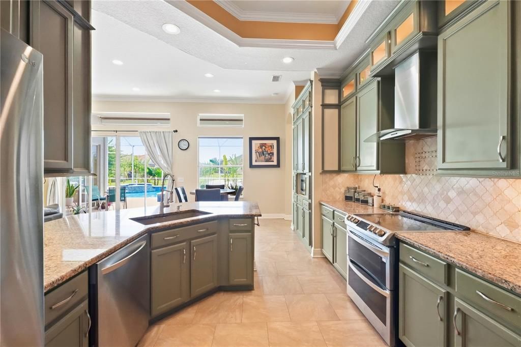 For Sale: $600,000 (4 beds, 3 baths, 2290 Square Feet)