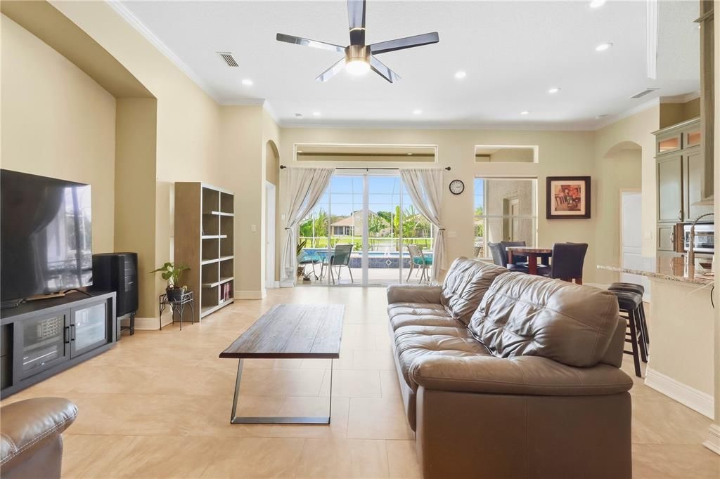 For Sale: $600,000 (4 beds, 3 baths, 2290 Square Feet)