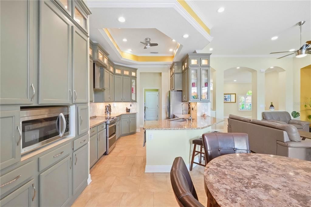 For Sale: $600,000 (4 beds, 3 baths, 2290 Square Feet)