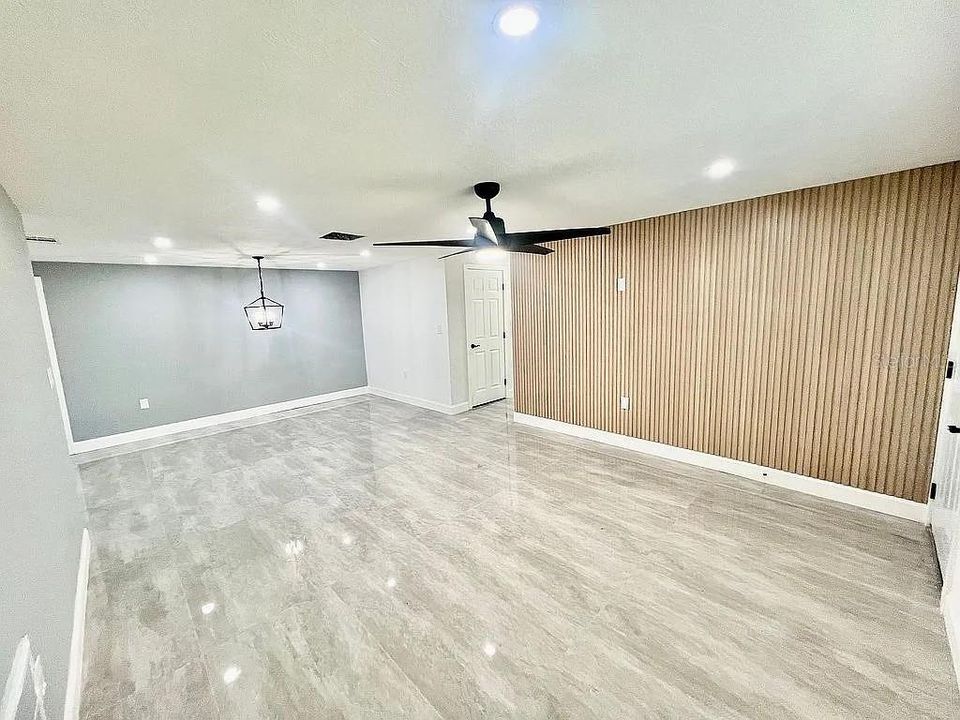 На продажу: $298,900 (3 спален, 3 ванн, 1272 Квадратных фут)