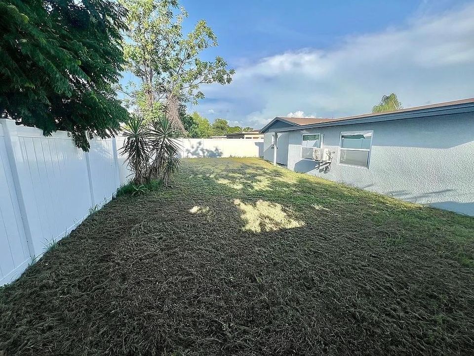 Active With Contract: $298,900 (3 beds, 3 baths, 1272 Square Feet)