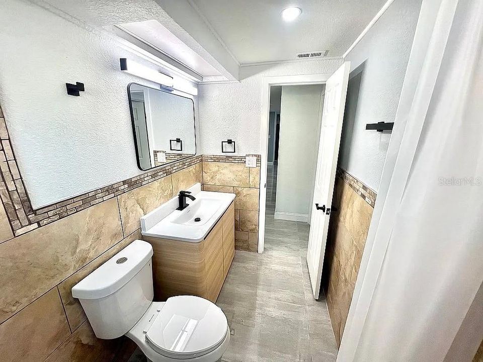 На продажу: $298,900 (3 спален, 3 ванн, 1272 Квадратных фут)