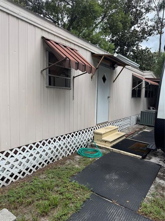 For Sale: $189,900 (2 beds, 1 baths, 540 Square Feet)