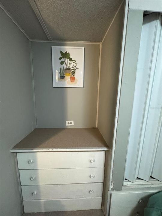 For Sale: $189,900 (2 beds, 1 baths, 540 Square Feet)