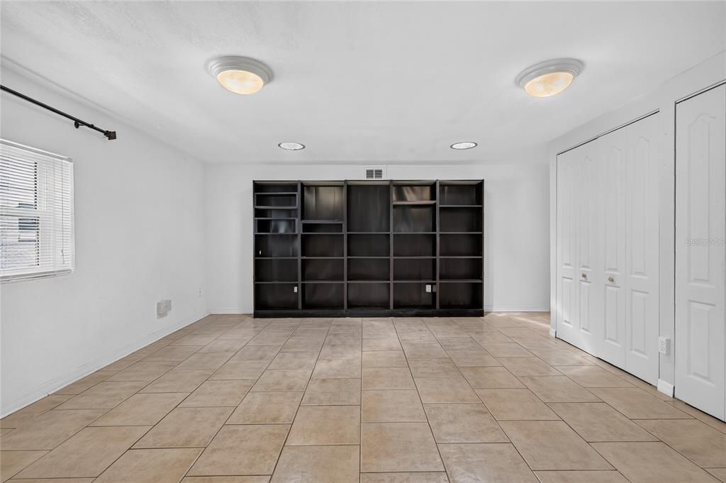 For Sale: $249,000 (3 beds, 2 baths, 1070 Square Feet)