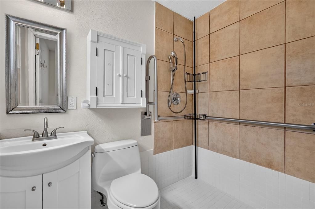 For Sale: $249,000 (3 beds, 2 baths, 1070 Square Feet)