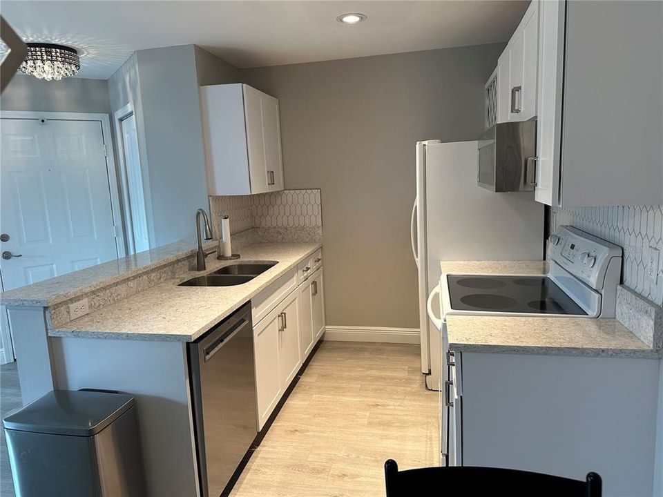 For Rent: $1,450 (1 beds, 1 baths, 648 Square Feet)