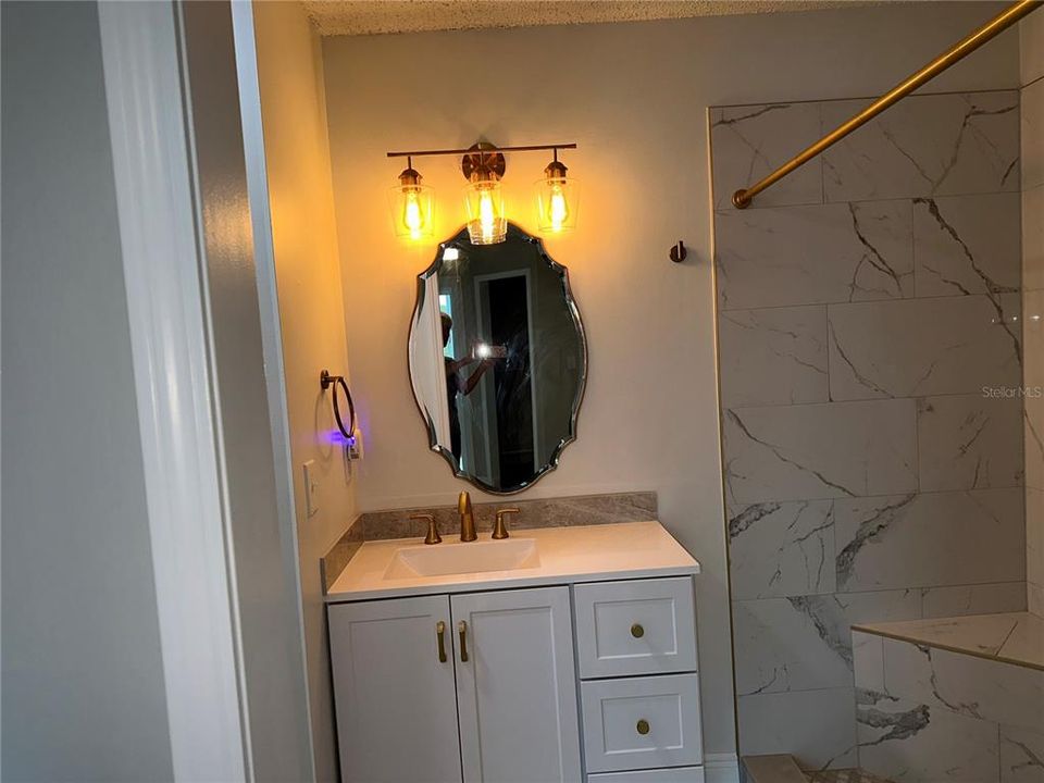 For Rent: $1,450 (1 beds, 1 baths, 648 Square Feet)