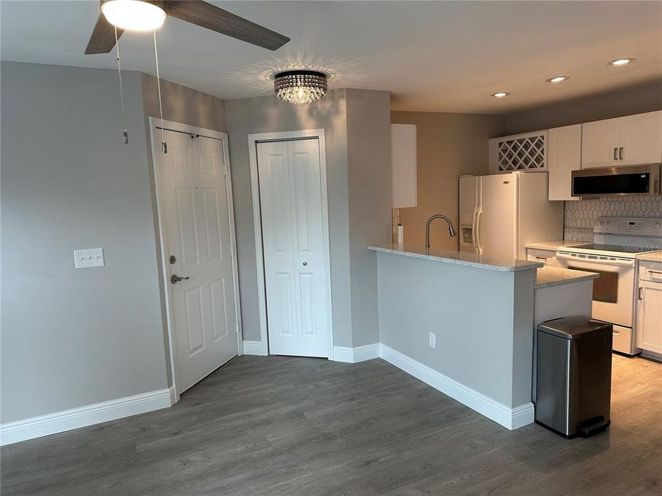 For Rent: $1,450 (1 beds, 1 baths, 648 Square Feet)