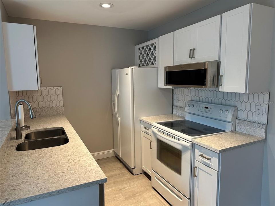 For Rent: $1,450 (1 beds, 1 baths, 648 Square Feet)