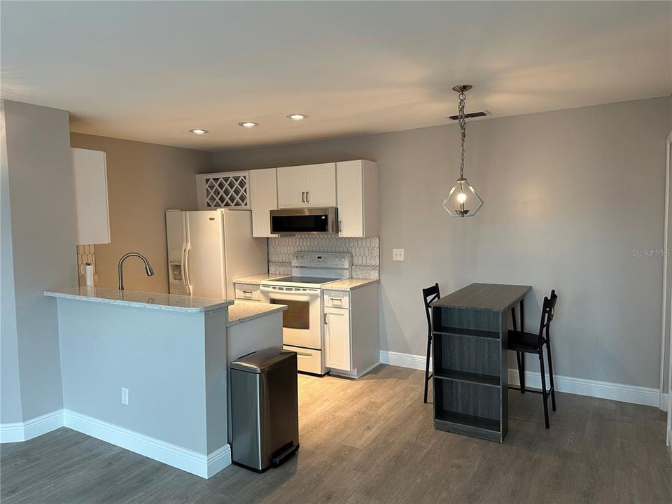 For Rent: $1,450 (1 beds, 1 baths, 648 Square Feet)