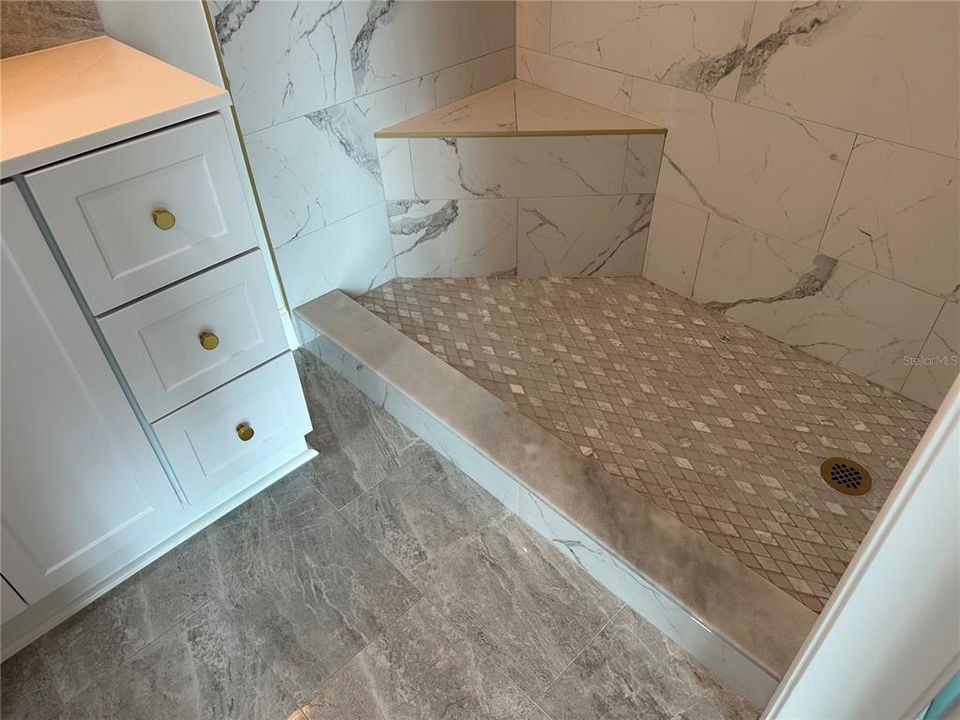 For Rent: $1,450 (1 beds, 1 baths, 648 Square Feet)