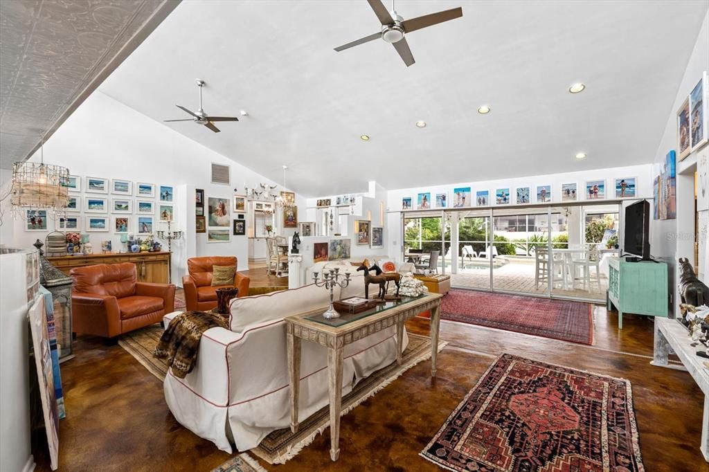 For Sale: $1,795,000 (4 beds, 3 baths, 2747 Square Feet)