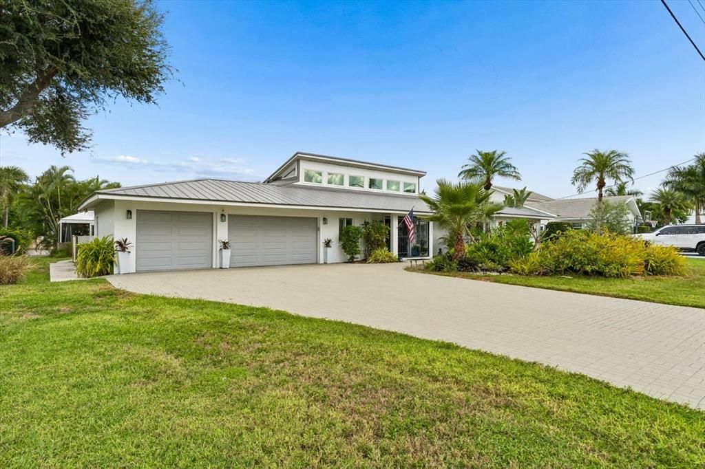 For Sale: $1,795,000 (4 beds, 3 baths, 2747 Square Feet)