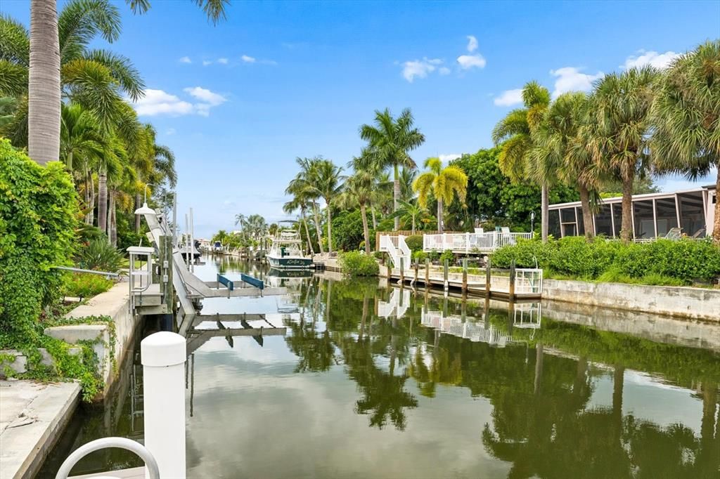For Sale: $1,795,000 (4 beds, 3 baths, 2747 Square Feet)