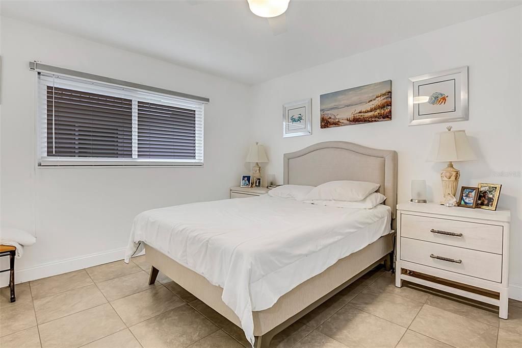 For Sale: $220,000 (2 beds, 2 baths, 1195 Square Feet)
