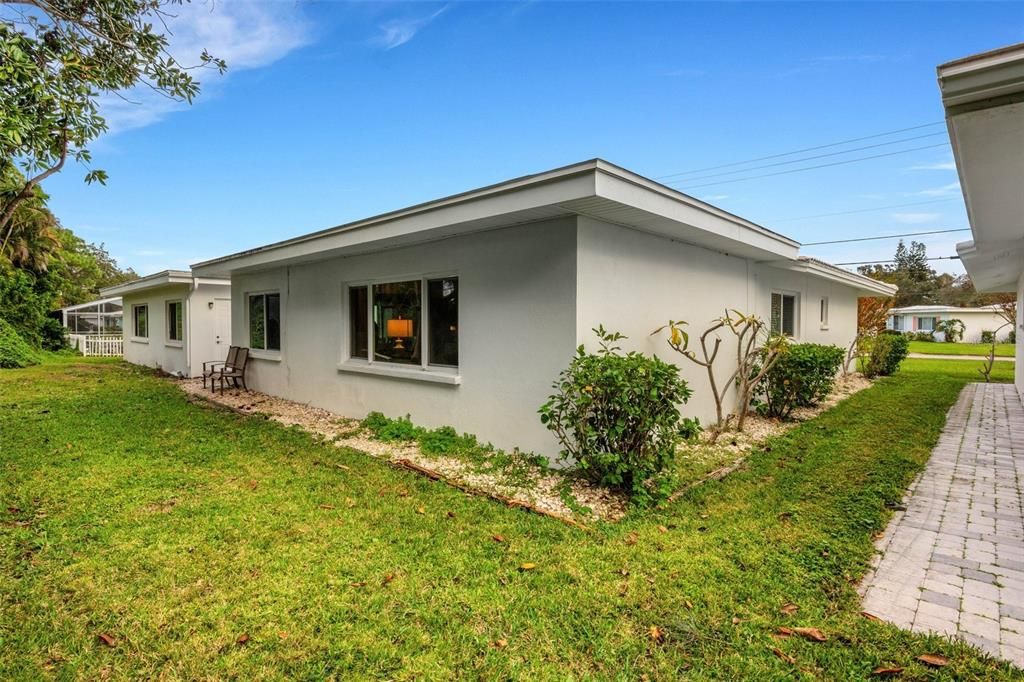For Sale: $220,000 (2 beds, 2 baths, 1195 Square Feet)