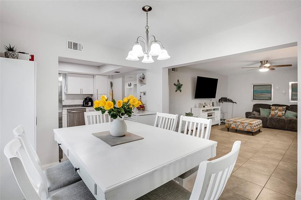For Sale: $220,000 (2 beds, 2 baths, 1195 Square Feet)