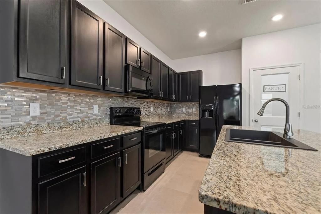 For Rent: $2,500 (3 beds, 2 baths, 1673 Square Feet)