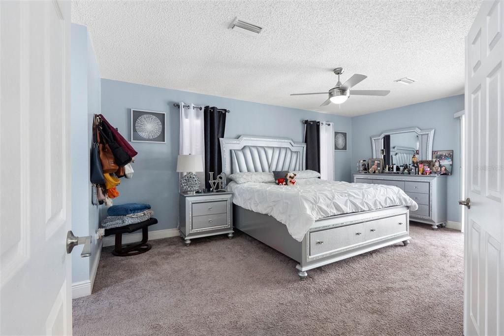 For Sale: $375,000 (3 beds, 2 baths, 1758 Square Feet)