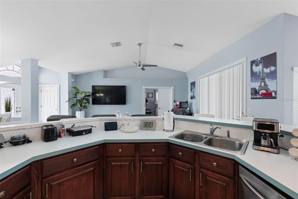 For Sale: $375,000 (3 beds, 2 baths, 1758 Square Feet)