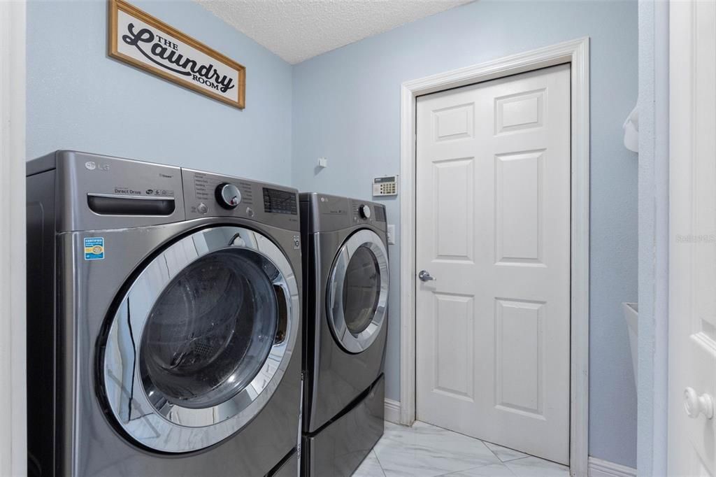 For Sale: $375,000 (3 beds, 2 baths, 1758 Square Feet)