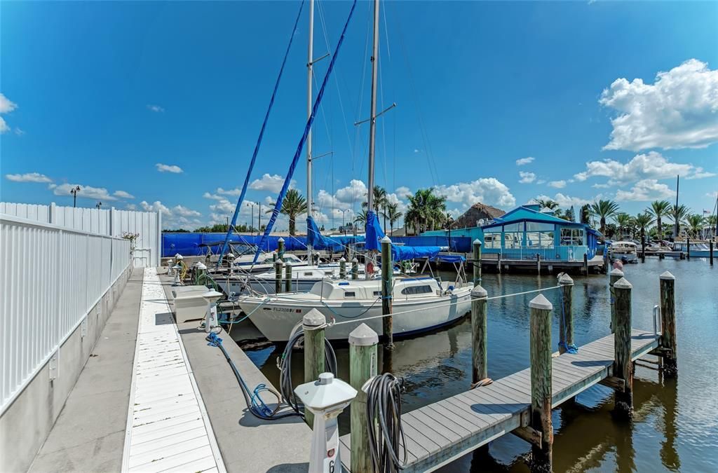 Active With Contract: $589,000 (3 beds, 3 baths, 2214 Square Feet)