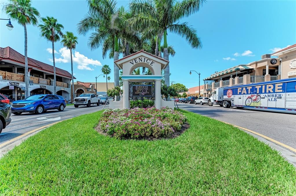 Active With Contract: $589,000 (3 beds, 3 baths, 2214 Square Feet)