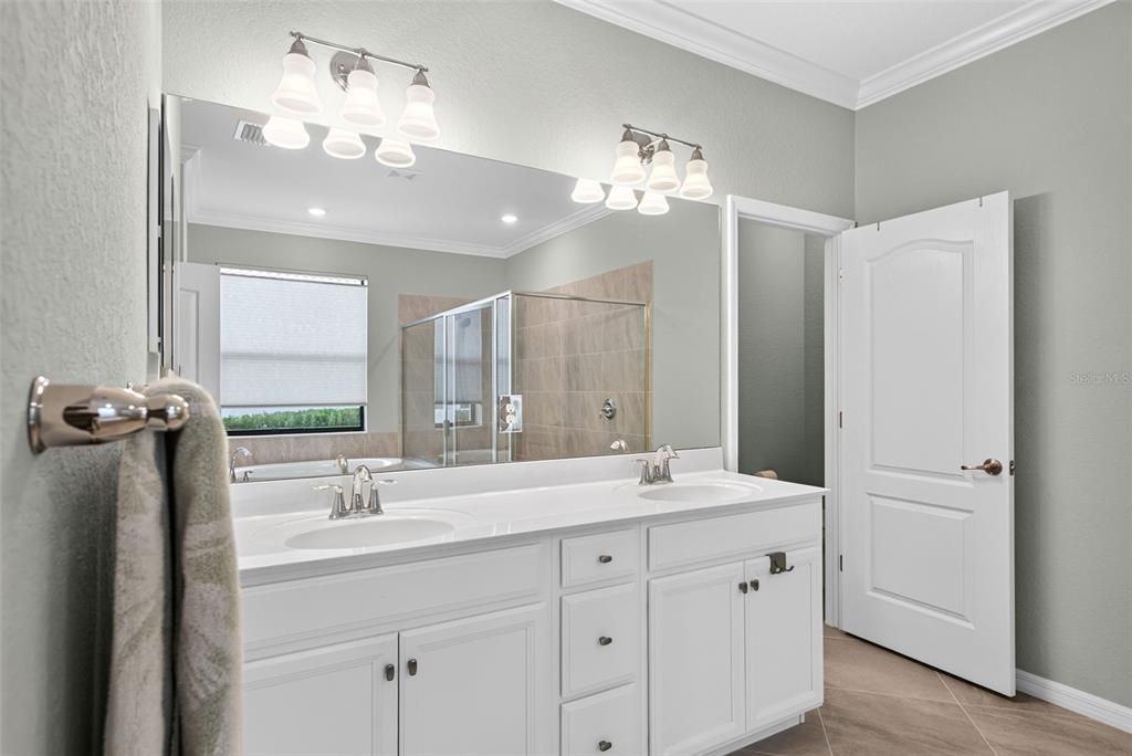 Active With Contract: $589,000 (3 beds, 3 baths, 2214 Square Feet)