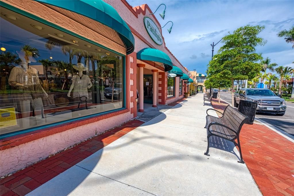 Active With Contract: $589,000 (3 beds, 3 baths, 2214 Square Feet)