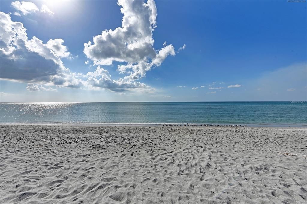 Active With Contract: $589,000 (3 beds, 3 baths, 2214 Square Feet)