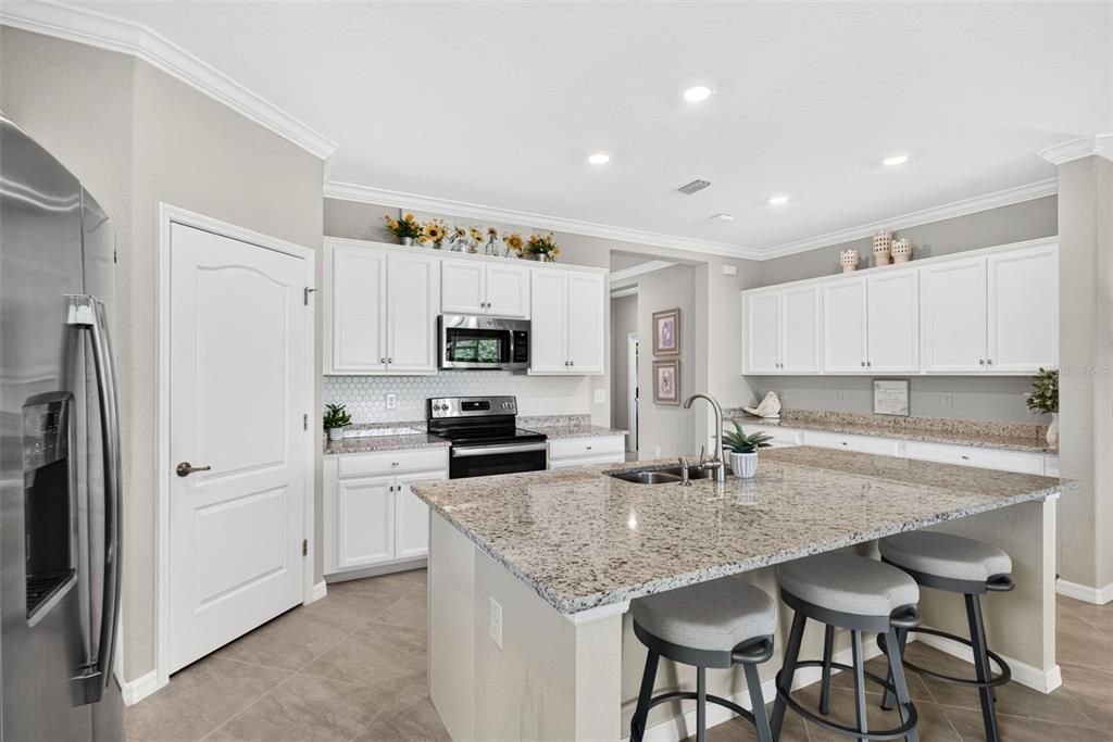 Active With Contract: $589,000 (3 beds, 3 baths, 2214 Square Feet)