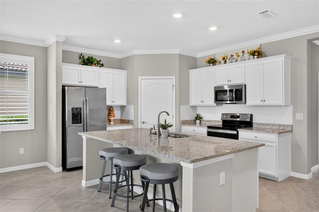 Active With Contract: $589,000 (3 beds, 3 baths, 2214 Square Feet)